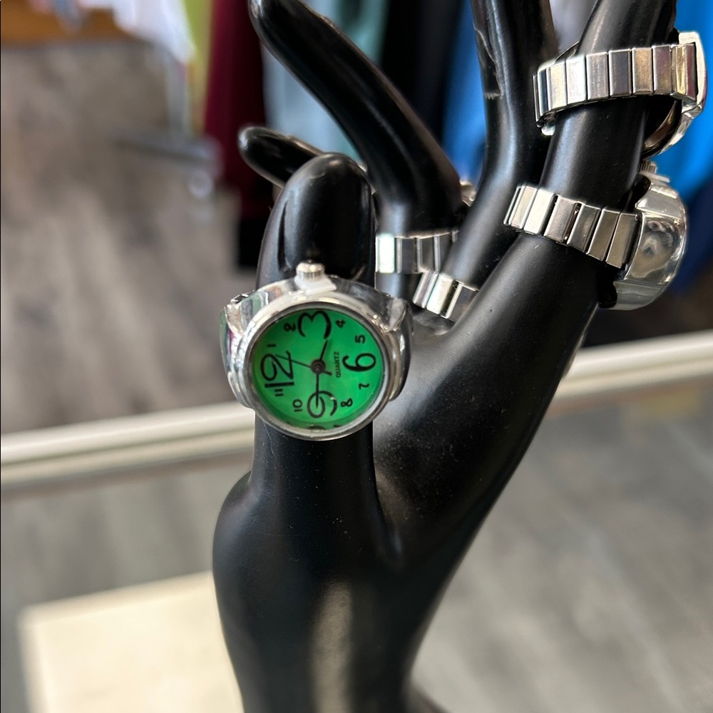 Silver and Green Ring 💍 Watch